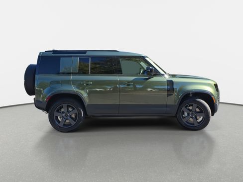 New 2026 Land Rover Defender 110 S image 4