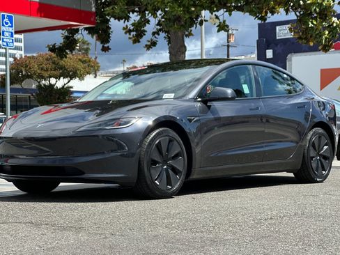 Used 2025 Tesla Model 3 Long Range RWD image 8