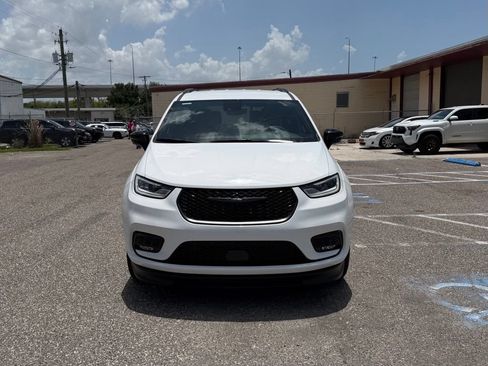 Used 2024 Chrysler Pacifica Touring-L w/ S Appearance Package FWD image 7