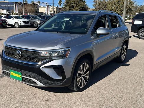 Used 2023 Volkswagen Taos SE image 3