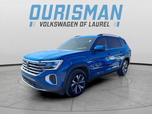 Certified 2025 Volkswagen Atlas SE image 3