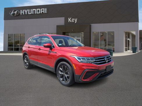 Used 2022 Volkswagen Tiguan SE AWD/4WD image 1