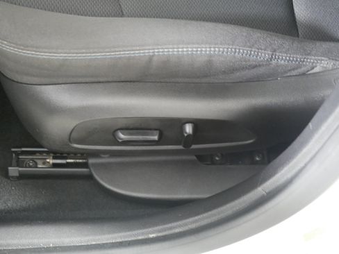 Used 2017 Chevrolet Cruze LT w/ Sun And Sound Package FWD image 20