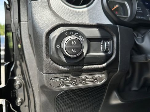 New 2025 Jeep Gladiator Sport image 31