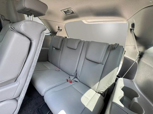 Used 2017 Toyota Highlander XLE AWD/4WD image 14