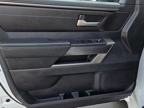 Used 2022 Toyota Tundra SR5 w/ SR5 Premium Package RWD image 9