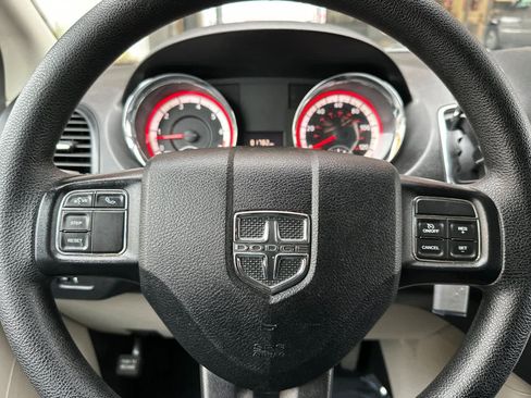 Used 2019 Dodge Grand Caravan SE w/ UConnect Hands-Free Group image 24