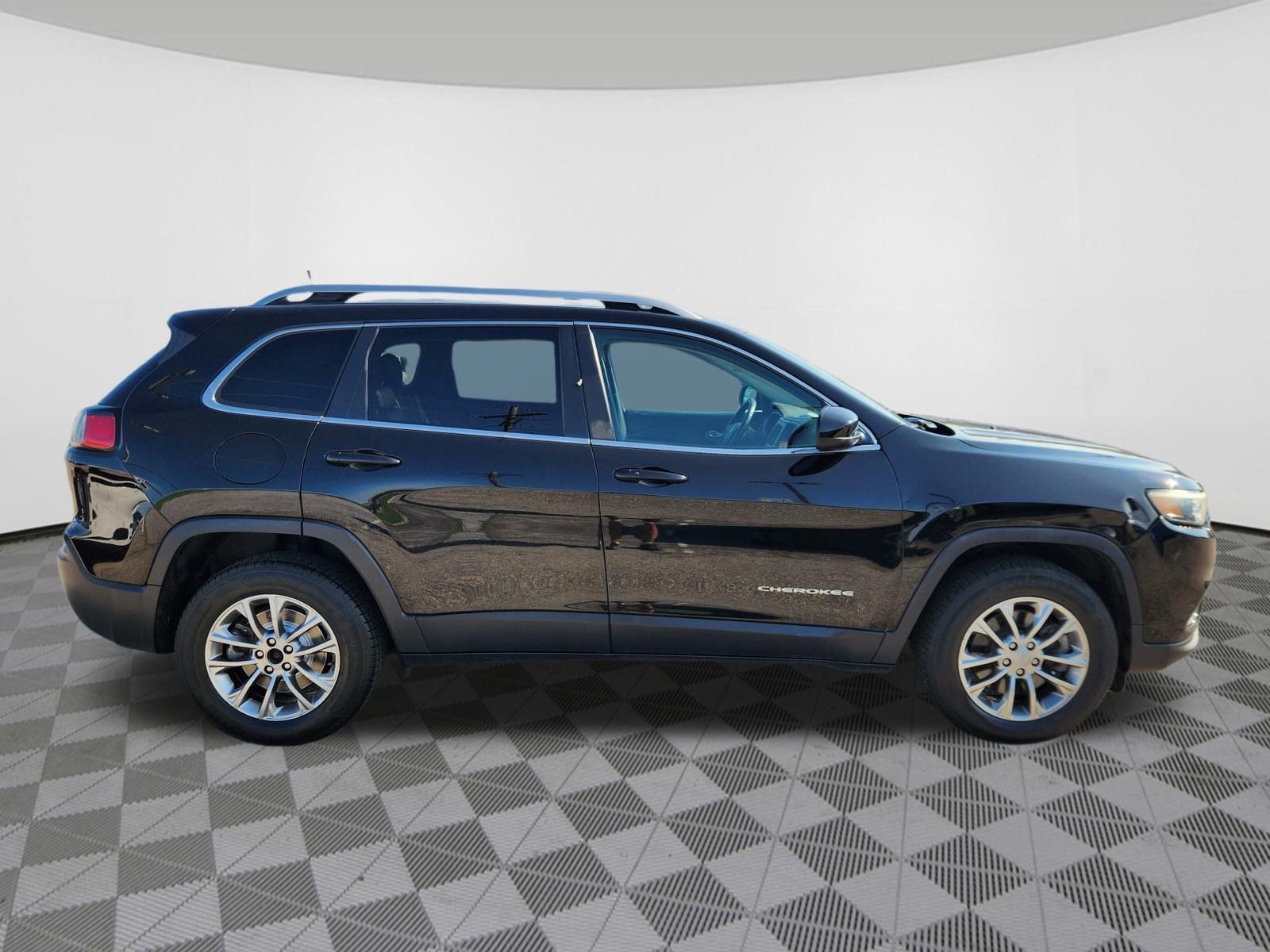 Used 2019 Jeep Cherokee Latitude Plus w/ Comfort/Convenience Group AWD/4WD image 6