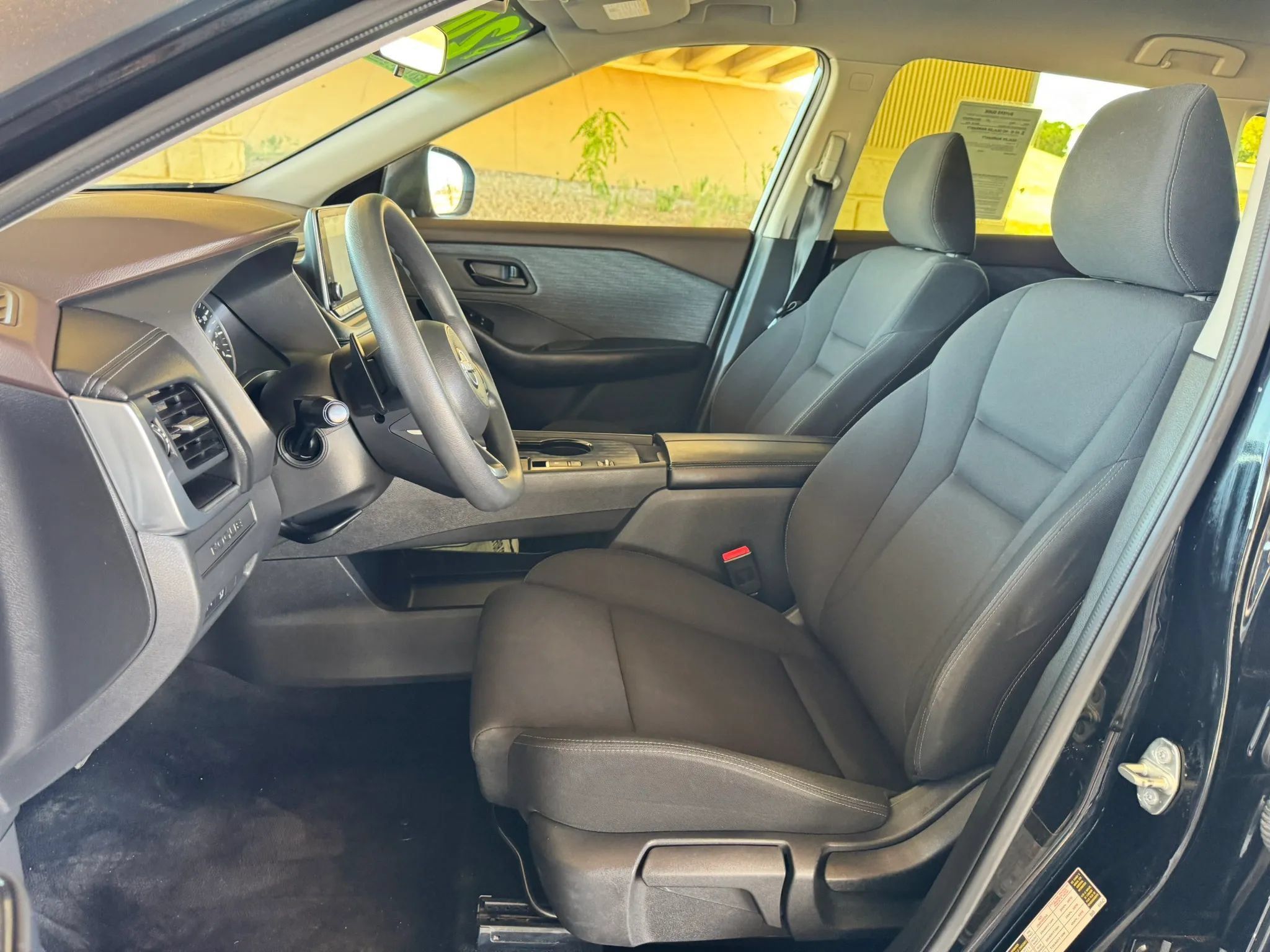 Used 2023 Nissan Rogue S FWD image 11
