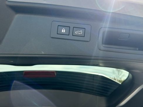 Used 2022 Subaru Forester Premium image 13