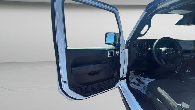 Used 2026 Jeep Gladiator Mojave AWD/4WD image 9