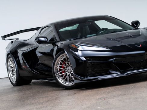 Used 2024 Chevrolet Corvette Z06 RWD image 2