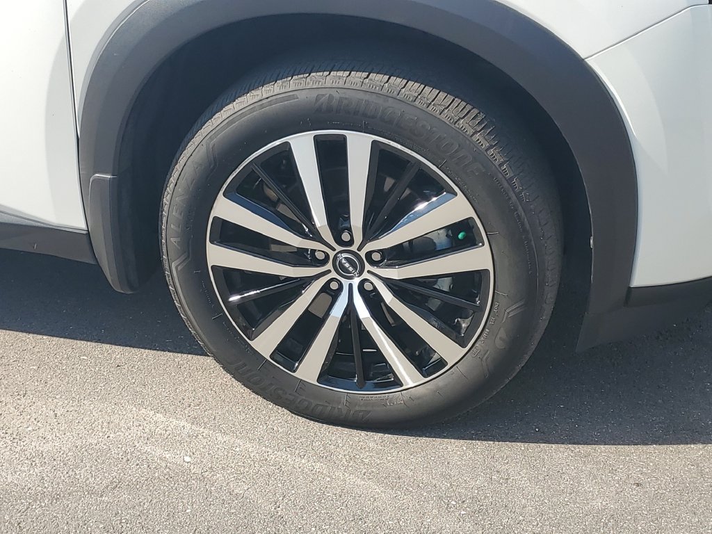 Certified 2025 Nissan Pathfinder Platinum w/ Cargo Package FWD image 10