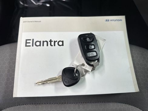 Used 2017 Hyundai Elantra SE FWD image 33
