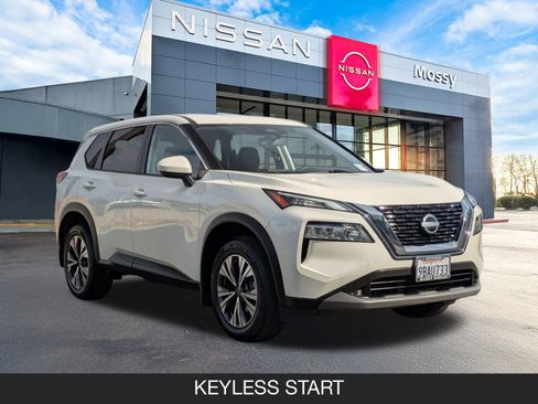 Used 2023 Nissan Rogue SV image 2