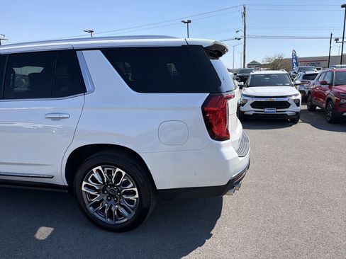 Used 2024 GMC Yukon Denali Ultimate AWD/4WD image 9