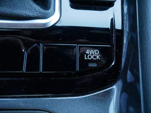 Used 2024 Jeep Compass Latitude image 30