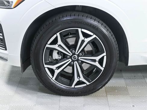 Certified 2022 Volvo XC60 B5 Momentum w/ Protection Package AWD/4WD image 35