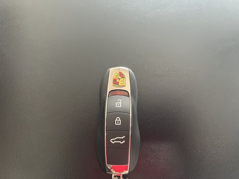 Certified 2024 Porsche Macan S AWD/4WD image 25