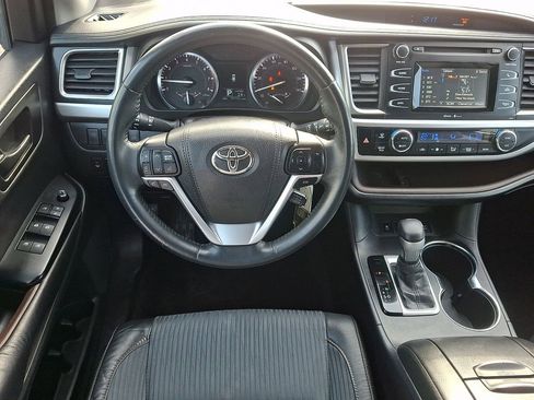 Used 2015 Toyota Highlander Plus image 11