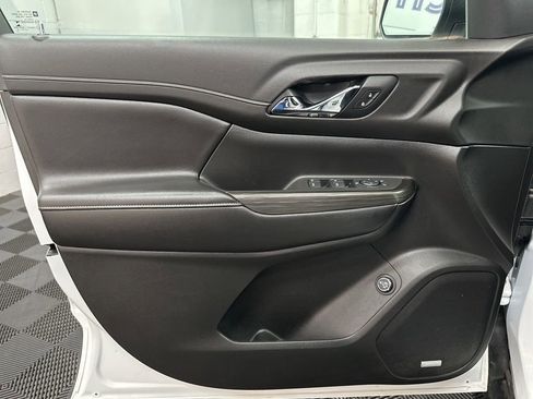 Used 2019 GMC Acadia SLT w/ Black Edition image 17