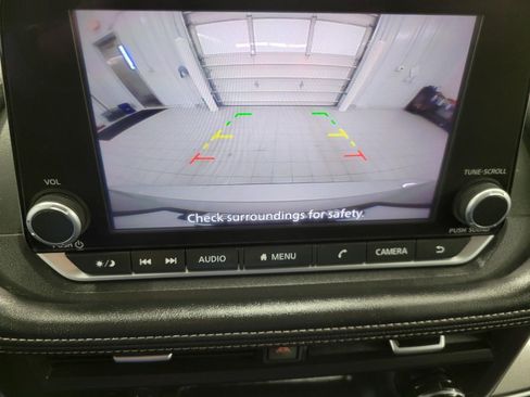 Used 2025 Nissan Rogue SV image 14