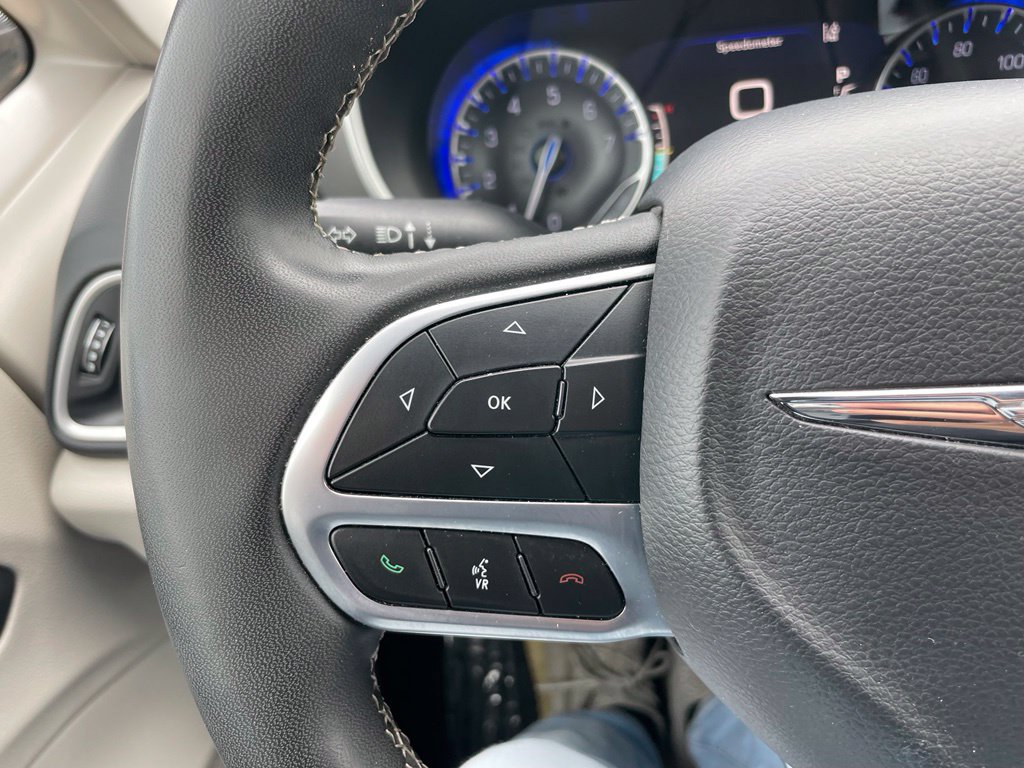 Used 2022 Chrysler Pacifica Touring-L FWD image 20