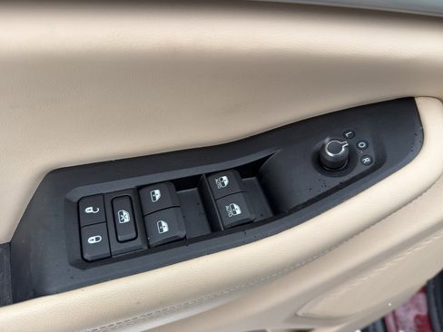 Used 2023 Jeep Grand Cherokee Limited image 12