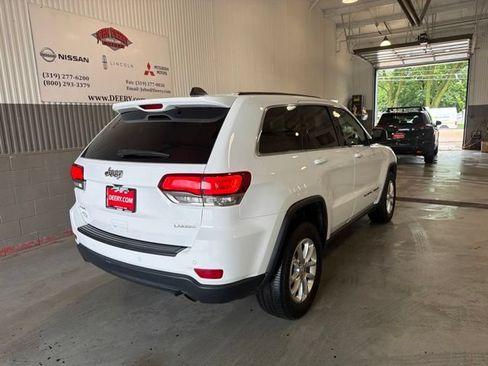 Used 2022 Jeep Grand Cherokee Laredo X AWD/4WD image 3