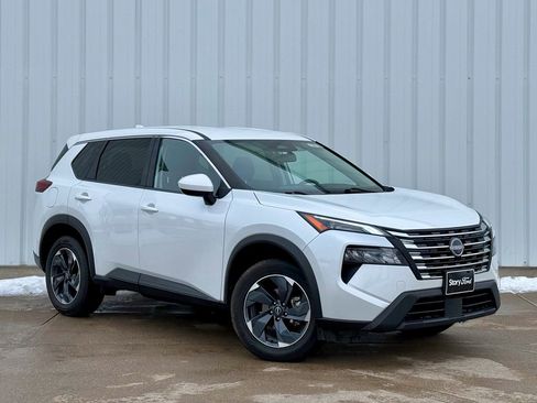 Used 2024 Nissan Rogue SV image 7