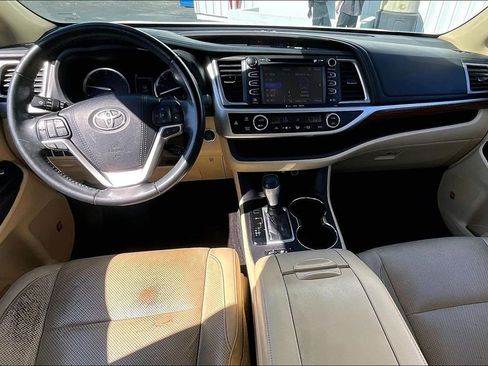 Used 2019 Toyota Highlander Limited image 7