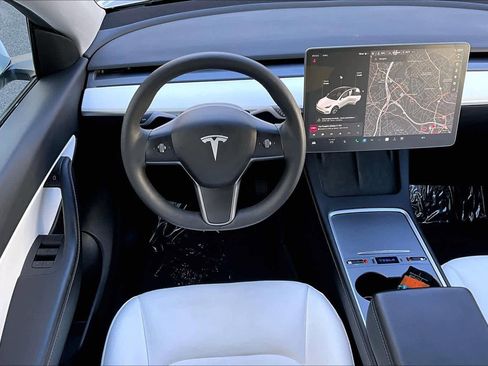 Used 2021 Tesla Model Y Long Range image 5