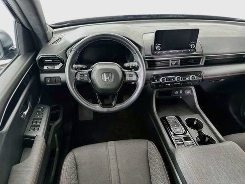Used 2025 Honda Pilot Sport image 4