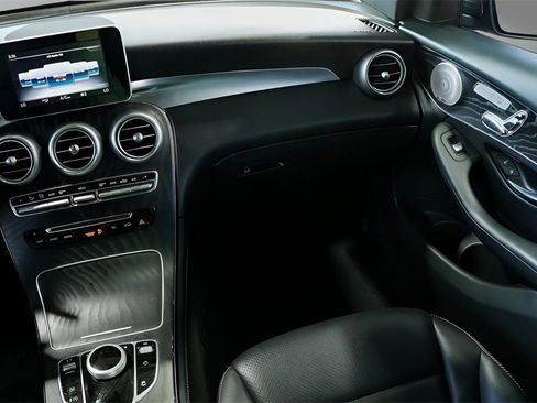 Used 2018 Mercedes-Benz GLC 300 4MATIC image 48