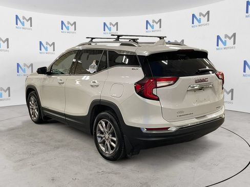 Used 2022 GMC Terrain SLT w/ Infotainment Package II AWD/4WD image 3