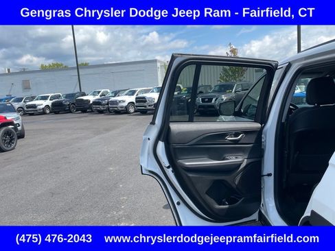 Certified 2023 Jeep Grand Cherokee Laredo w/ Luxury Tech Group I AWD/4WD image 39