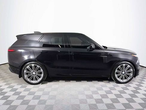 Used 2025 Land Rover Range Rover Sport Dynamic SE image 4