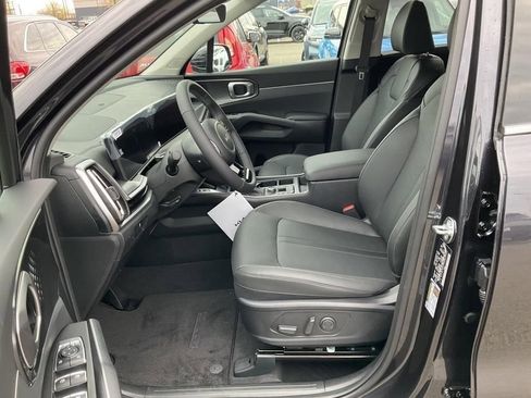 Certified 2025 Kia Sorento S AWD/4WD image 16