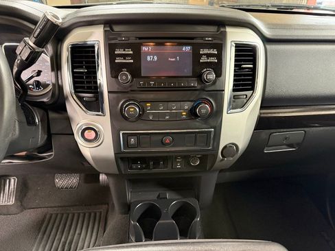 Used 2018 Nissan Titan SV RWD image 15