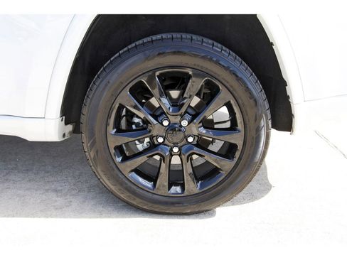 Used 2021 Jeep Grand Cherokee Laredo X image 29