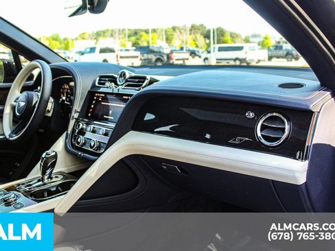 Used 2024 Bentley Bentayga AWD/4WD image 22