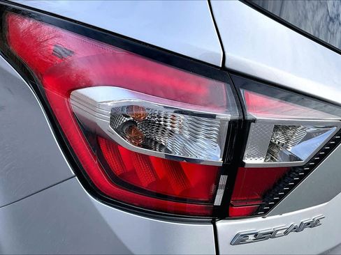 Used 2018 Ford Escape Titanium w/ Ford Safe & Smart Package image 27