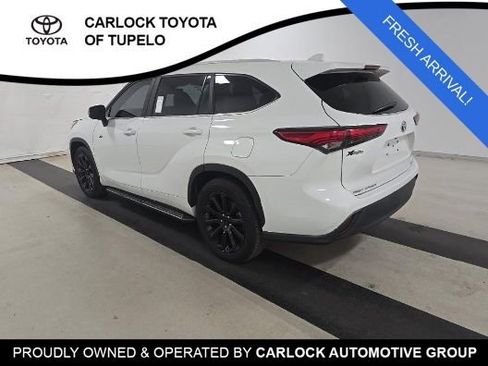 Used 2023 Toyota Highlander XLE FWD image 5