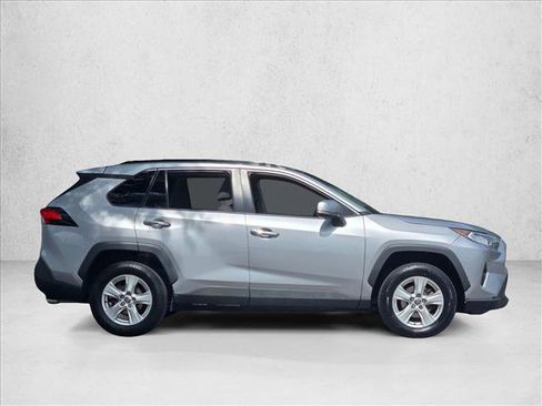 Used 2021 Toyota RAV4 XLE FWD image 4