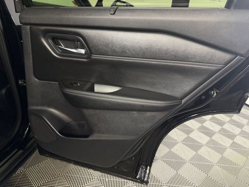 Used 2025 Nissan Rogue SL w/ Tech Package FWD image 30