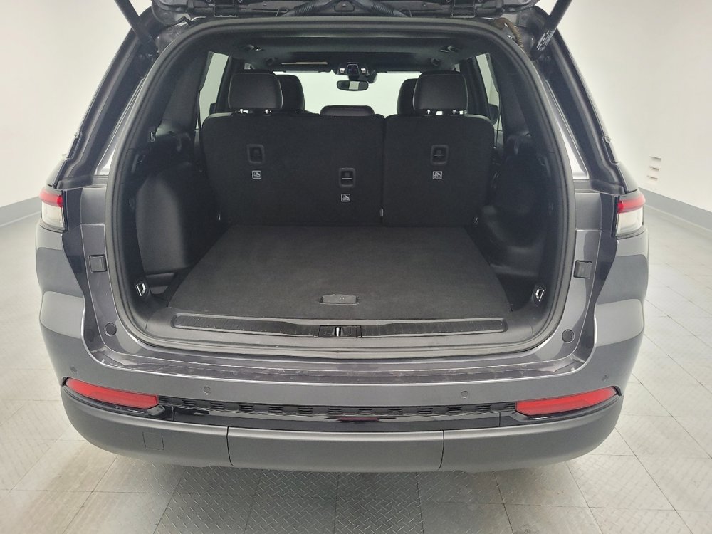 Used 2023 Jeep Grand Cherokee Altitude AWD/4WD image 29