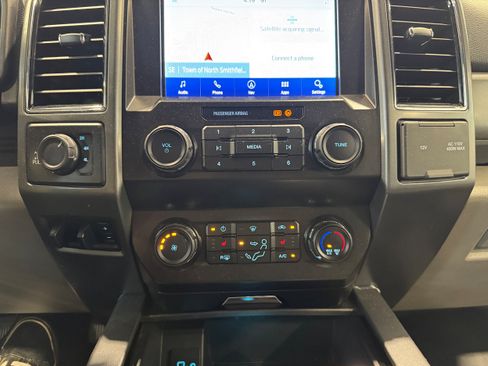 Used 2022 Ford F350 XLT w/ XLT Premium Package AWD/4WD image 18