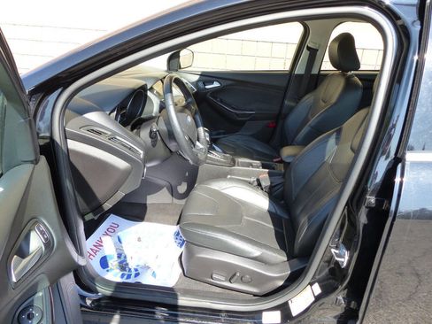 Used 2018 Ford Focus Titanium w/ Titanium Technology Package FWD image 24
