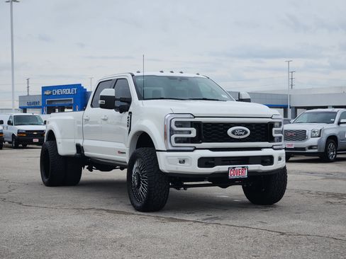 Used 2026 Ford F450 Platinum w/ FX4 Off-Road Package AWD/4WD image 3