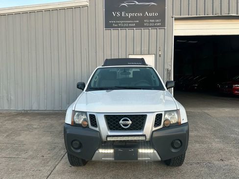Used 2014 Nissan Xterra X image 2